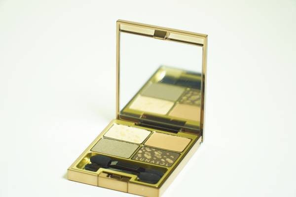 あなたを美しく魅せる「色」を見つける――流行にとらわれない大人のコスメ術