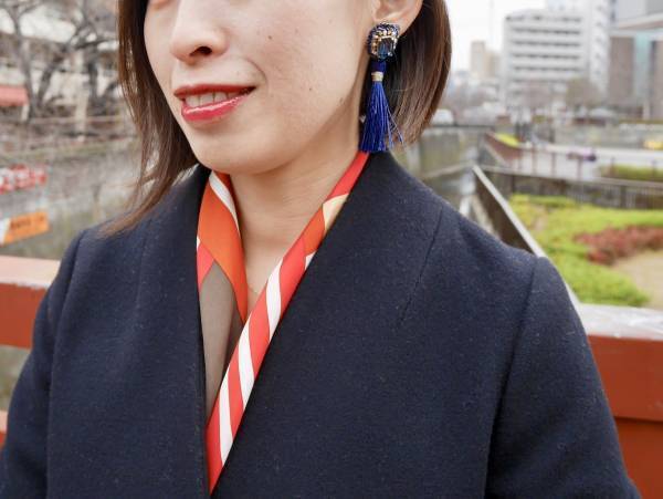 【おしゃれびとスナップ＃32】華やかなスカーフを、さらっと足していまっぽく