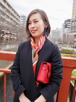 【おしゃれびとスナップ＃32】華やかなスカーフを、さらっと足していまっぽく