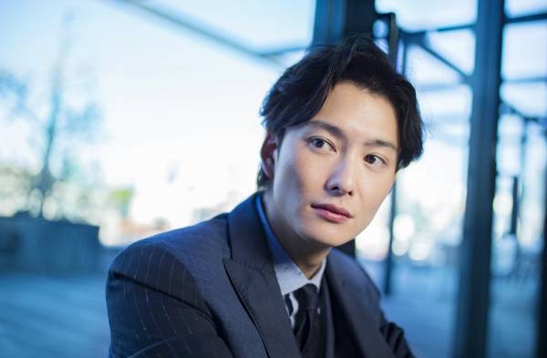 岡田将生「人と人とのバランスを楽しみながら、自分を知っていく」――自分らしさのヒント