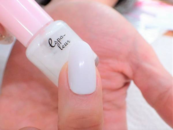 甘すぎないかわいさ！　バレンタインネイルの簡単なやり方【マニキュアでセルフネイル】