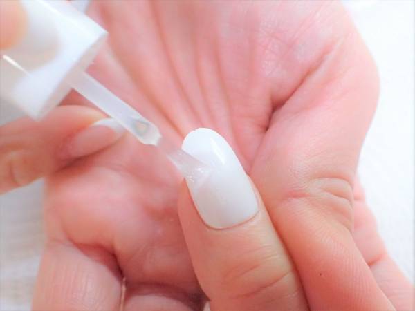 甘すぎないかわいさ！　バレンタインネイルの簡単なやり方【マニキュアでセルフネイル】