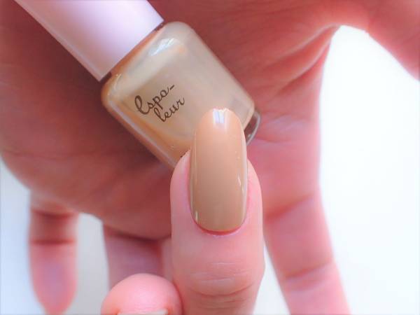 ちょっぴりビターなバレンタインネイルの簡単なやり方【マニキュアでセルフネイル】