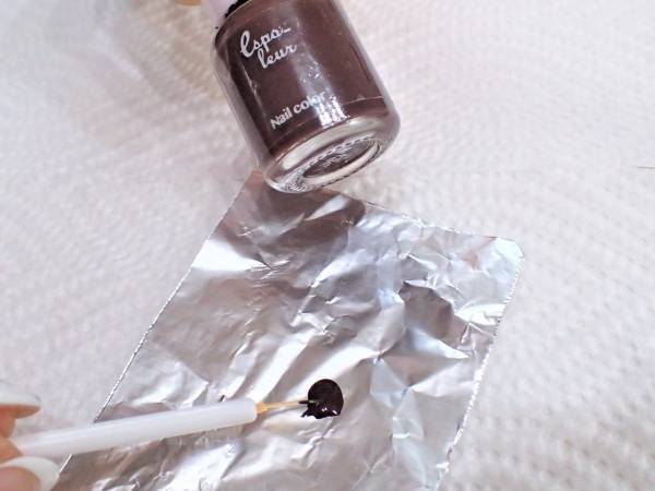 ちょっぴりビターなバレンタインネイルの簡単なやり方【マニキュアでセルフネイル】