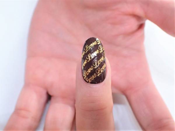ちょっぴりビターなバレンタインネイルの簡単なやり方【マニキュアでセルフネイル】