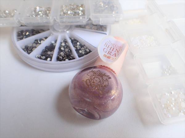 色香漂う大人のフラワーネイルの簡単なやり方【マニキュアでセルフネイル】