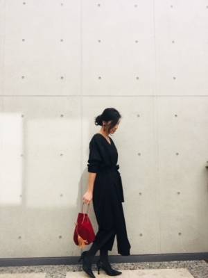 冬から春へ、「前ボタンロングワンピース」が１枚あれば乗り切れる