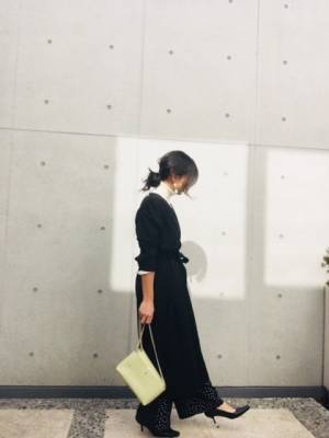 冬から春へ、「前ボタンロングワンピース」が１枚あれば乗り切れる