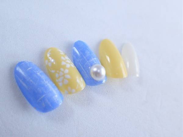 2018年トレンドカラー「イエロー」で作る春ネイル【マニキュアでセルフネイル】