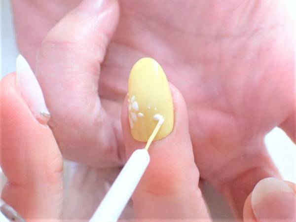 2018年トレンドカラー「イエロー」で作る春ネイル【マニキュアでセルフネイル】