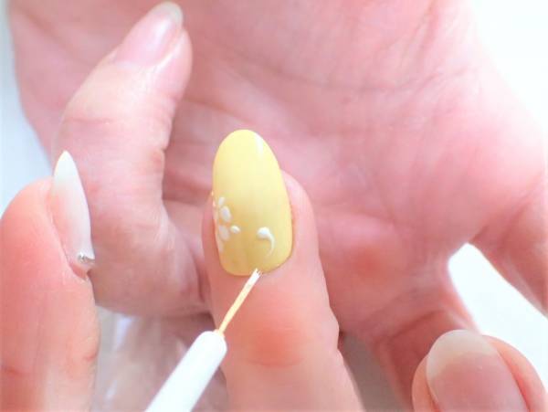 2018年トレンドカラー「イエロー」で作る春ネイル【マニキュアでセルフネイル】