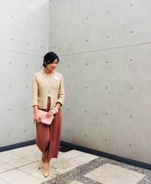 着るだけで背筋が伸びる。ツイードジャケットが１枚あるといい