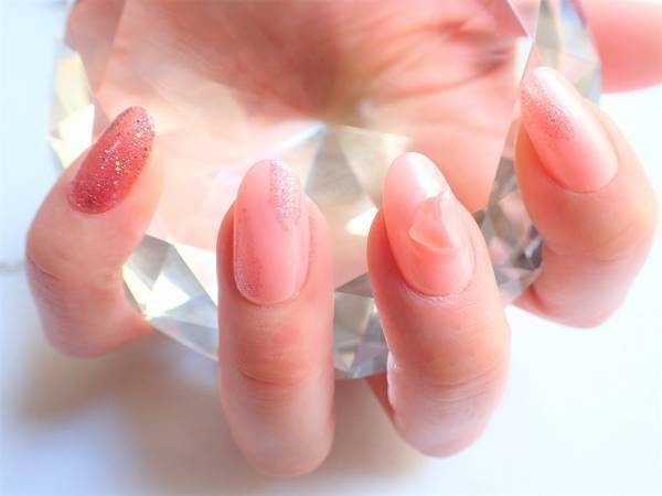 2018年トレンドカラー「ピンク」で作るハンサムネイル【マニキュアでセルフネイル】