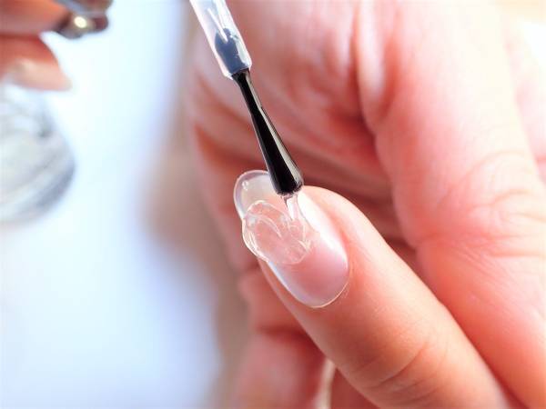 2018年トレンドカラー「ピンク」で作るハンサムネイル【マニキュアでセルフネイル】