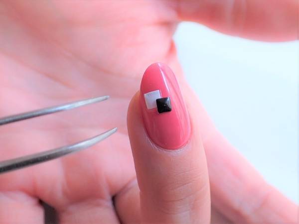 ピンク×ブラックでつくる大人春ネイル【マニキュアでセルフネイル】
