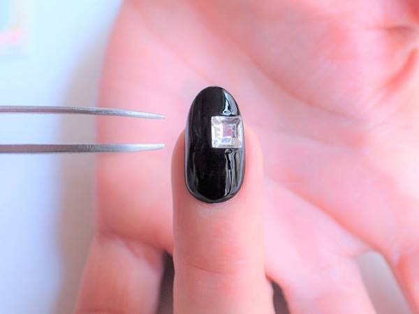 ピンク×ブラックでつくる大人春ネイル【マニキュアでセルフネイル】