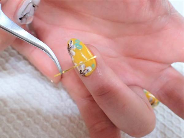 イエロー２度塗りがコツ！　爽やかフラワーネイル【マニキュアでセルフネイル】