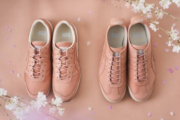 オニツカタイガー新作は「桜」を使った草木染めのシューズ