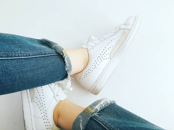 パリジェンヌの春スタイルは白シャツ＆ブラウスがあればいい