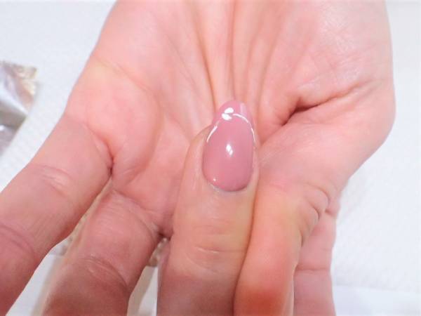 大人ピンクとレースのきちんとネイル【マニキュアでセルフネイル】