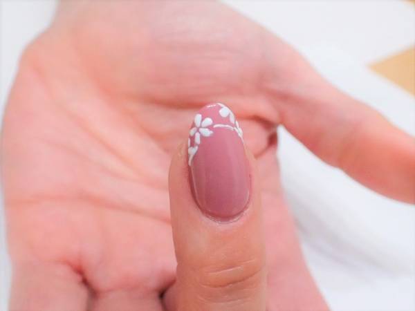 大人ピンクとレースのきちんとネイル【マニキュアでセルフネイル】