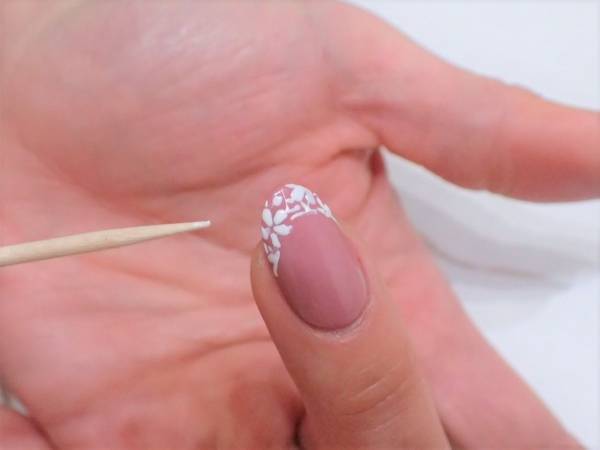 大人ピンクとレースのきちんとネイル【マニキュアでセルフネイル】