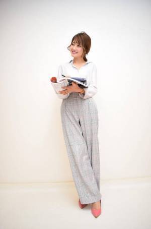 去年とはひと味違うあなたに！　「春色パンプス」なオフィスコーデ