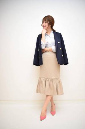 去年とはひと味違うあなたに！　「春色パンプス」なオフィスコーデ