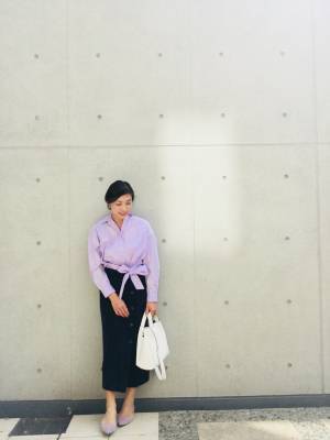 タイトスカートはロング丈。それだけで上品に仕上がります