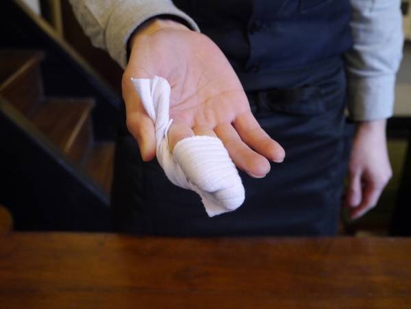 エナメル靴のお手入れ方法（簡単）