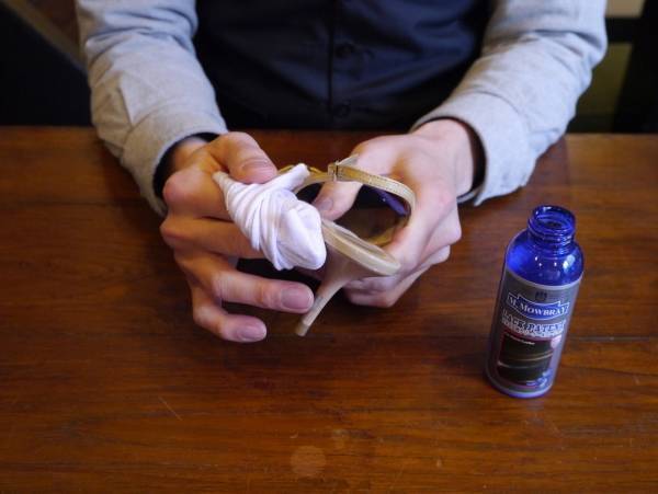 エナメル靴のお手入れ方法（簡単）