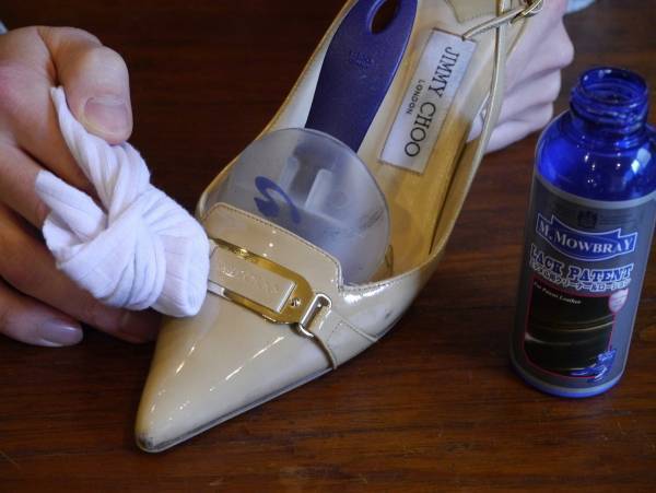 エナメル靴のお手入れ方法（簡単）
