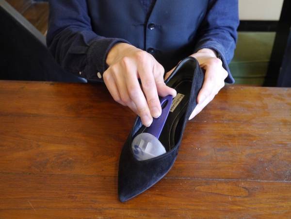 ヌバック靴のお手入れ方法。３ステップで簡単です