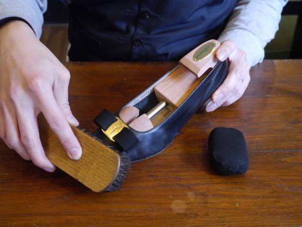 革靴が濡れたときのお手入れ方法