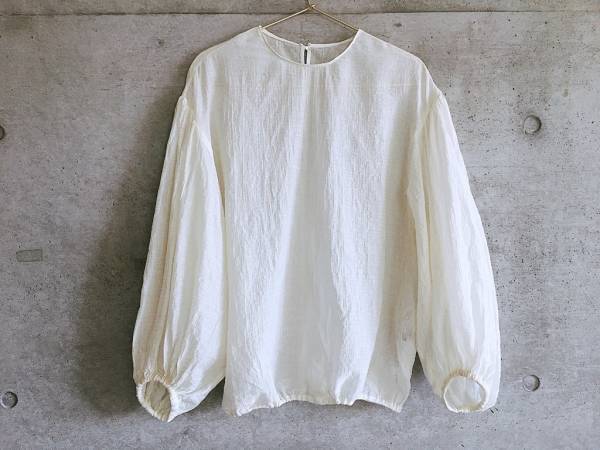 FRAMeWORKのワザあり白ブラウスが主役。エアリーな大人カジュアルスタイル