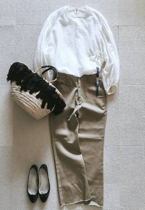 FRAMeWORKのワザあり白ブラウスが主役。エアリーな大人カジュアルスタイル