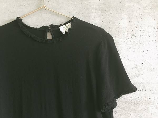 デニムをフェミニンに仕上げるパリジェンヌ風コーデ