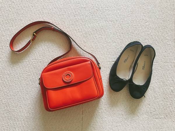 デニムをフェミニンに仕上げるパリジェンヌ風コーデ