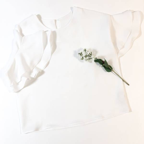 白トップスで細見えさせる３つの秘訣