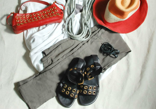 PRADAのバッグと靴がアクセント。初夏の週末華やぎコーデ