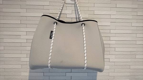 雨の日もおしゃれを諦めない。優秀すぎる靴とバッグとパンツたち