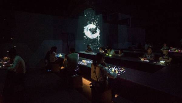 作品が自ら動き出す。森ビル×チームラボが「ボーダーレス」をテーマにした体験型巨大アート施設を開設