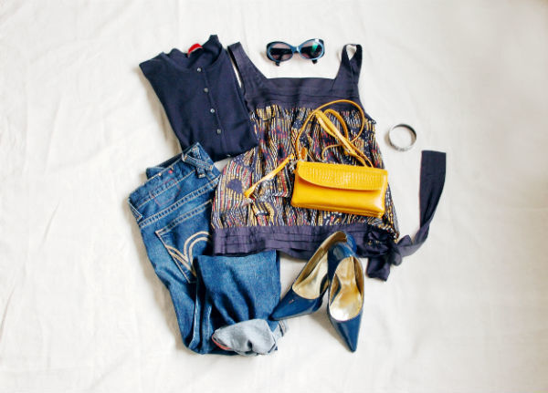 デニムでこなれ感を出したいときは、裾口に輪ゴムを入れてみる