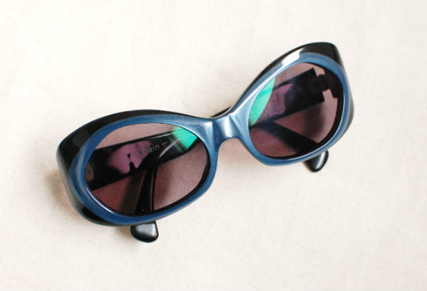 デニムでこなれ感を出したいときは、裾口に輪ゴムを入れてみる