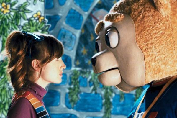 レトロ可愛い映画『ブリグズビー・ベア』の一風変わった魅力とは？