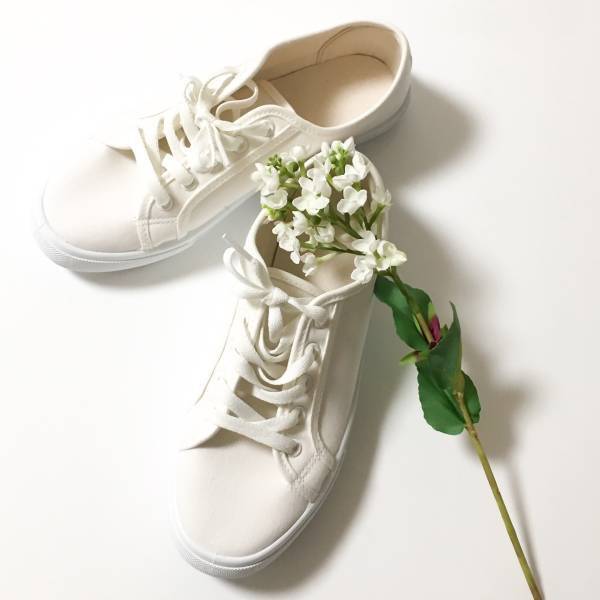 GU白スニーカーが優秀。こなれカジュアルがきれいめに仕上がります