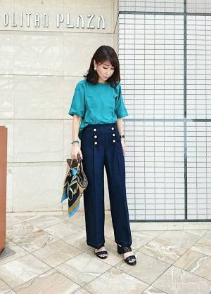 大人の肌をくすませず、明るく見せるグリーンが主役の初夏コーデ