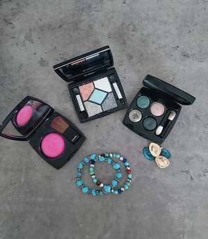 大人の肌をくすませず、明るく見せるグリーンが主役の初夏コーデ