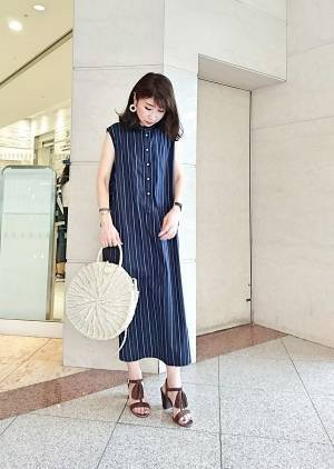 １枚で後ろ姿もキマる。主役級ノースリーブワンピース