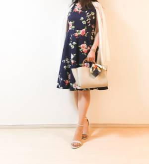 UNIQLOリネンブレンドレーシーカーディガンが優秀。ワンピの華やかさを引き立てます